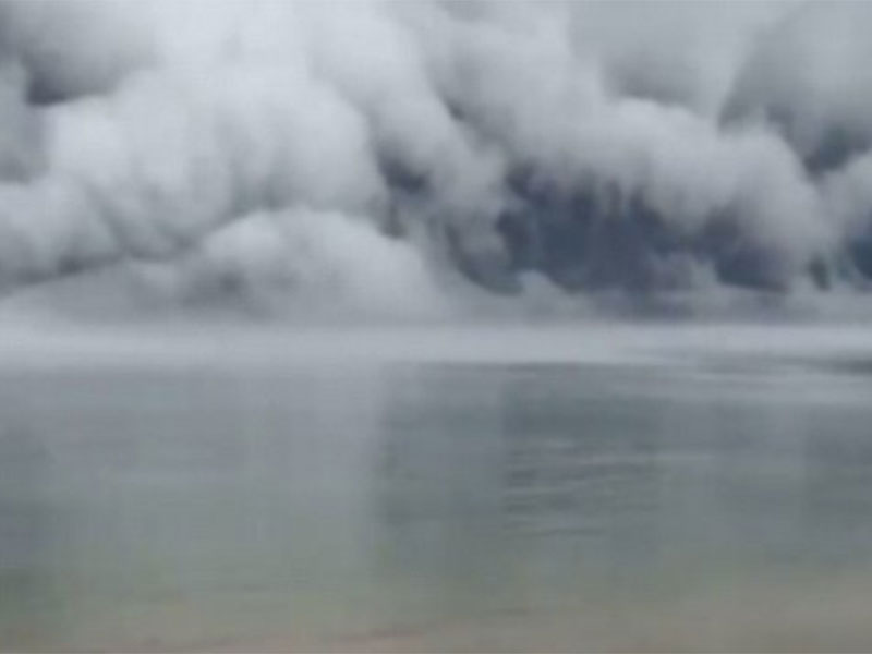 بالفيديو: ظهور سحابة مخيفة فوق بحيرة أمريكية!